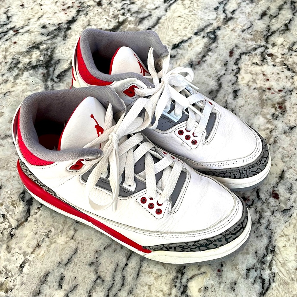 Air Jordans 3 youth boys 4Y Retro style